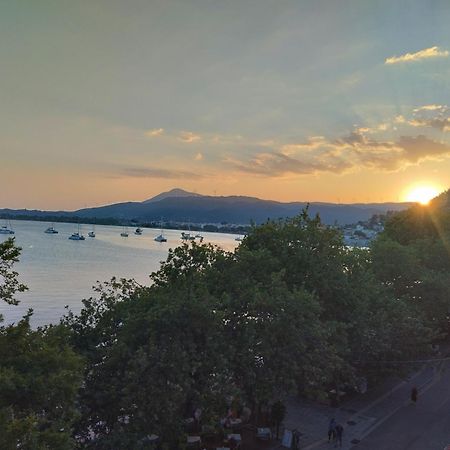 NafpaktosΠέτρινο Στη Θάλασσαアパートメント エクステリア 写真