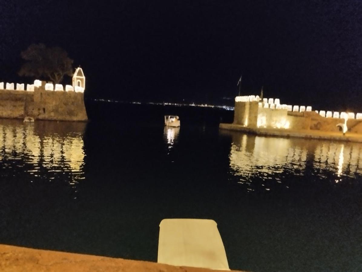 NafpaktosΠέτρινο Στη Θάλασσαアパートメント エクステリア 写真
