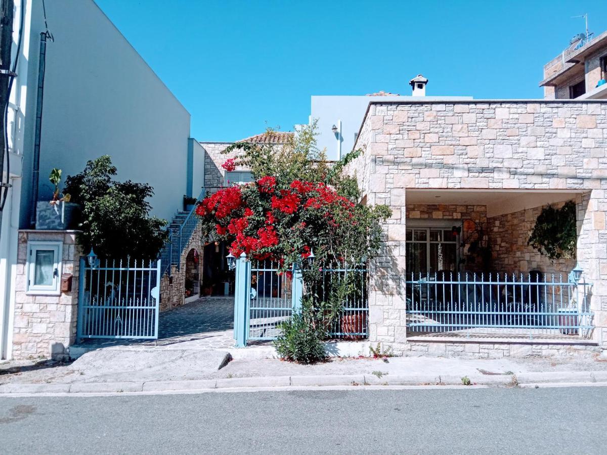 NafpaktosΠέτρινο Στη Θάλασσαアパートメント エクステリア 写真